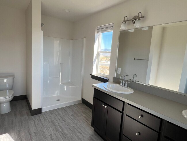 Foto del edificio - Brand New 3 Bed 2.5 Bath with double attached garage in Belgrade