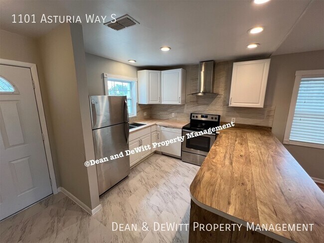 Building Photo - 3/2 St Petersburg SFH - For Rent