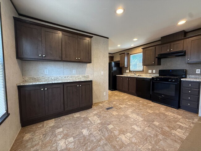 Foto del edificio - 11975 Creekview Ave