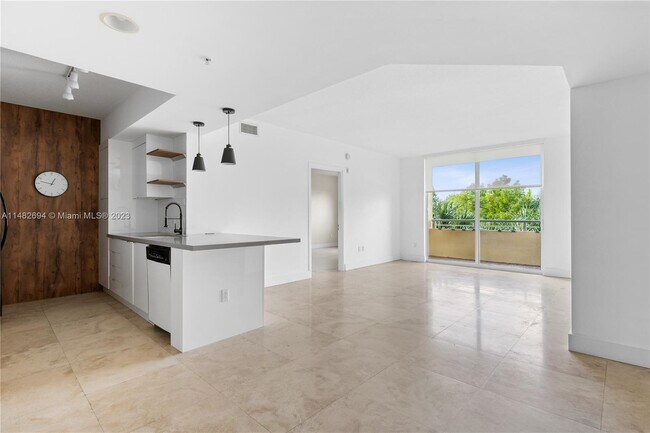 Building Photo - 870 SW 9th St