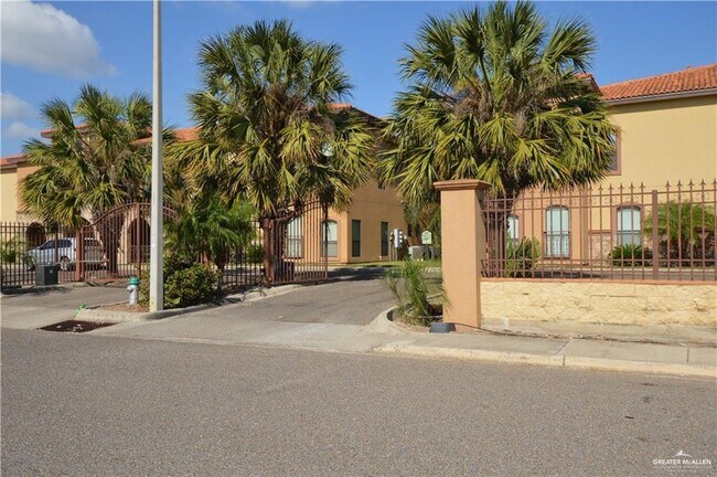 Building Photo - 13 Mimosa St