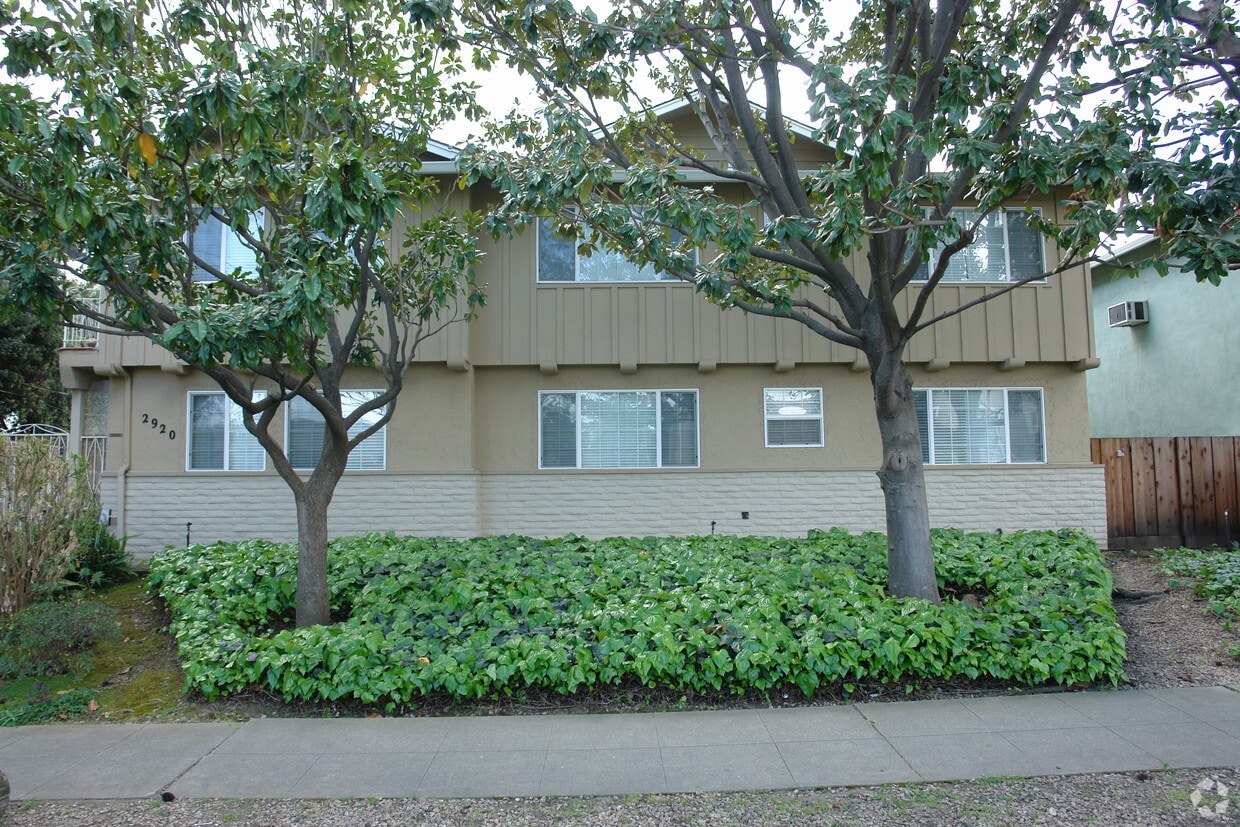 Building Photo - 2920 Huff Ave