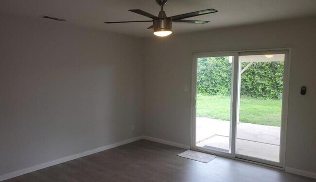 Building Photo - 5833 E Pontiac Way