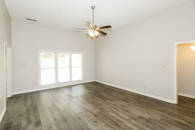 Foto del edificio - 9224 Chimneyrock Blvd.