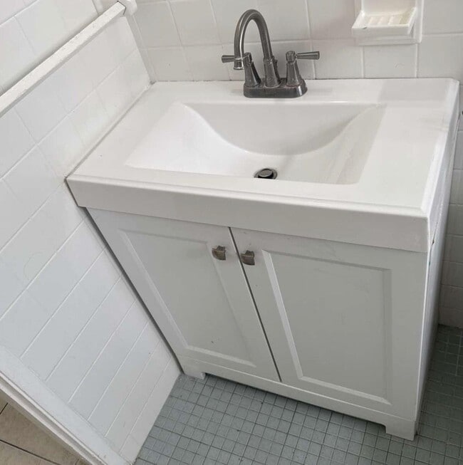 Building Photo - 1251 W River Dr