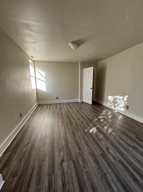 Foto del edificio - **MOVE IN BONUS** Charming 2-Bedroom/1-Bat...