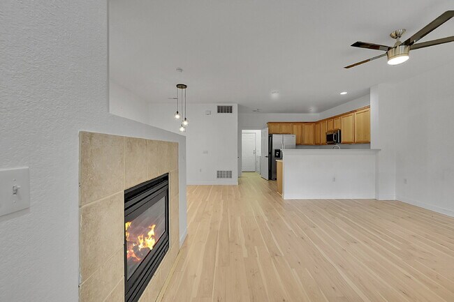 Building Photo - $2,350 - 2 Bed, 2 Bath Condo in Aurora wit...