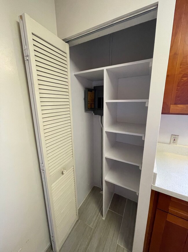 Foto del edificio - Spacious 1bedroom unit in the heart of Mak...