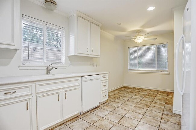 Building Photo - 4671 Merwin St