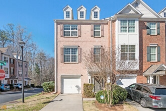 Building Photo - 600 Coligny Ct