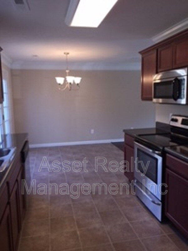 Building Photo - 5909 Apple Valley Dr