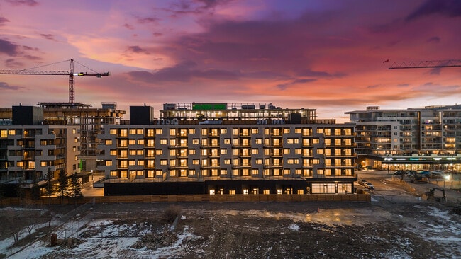 Photo du bâtiment - The Mondrian Condos