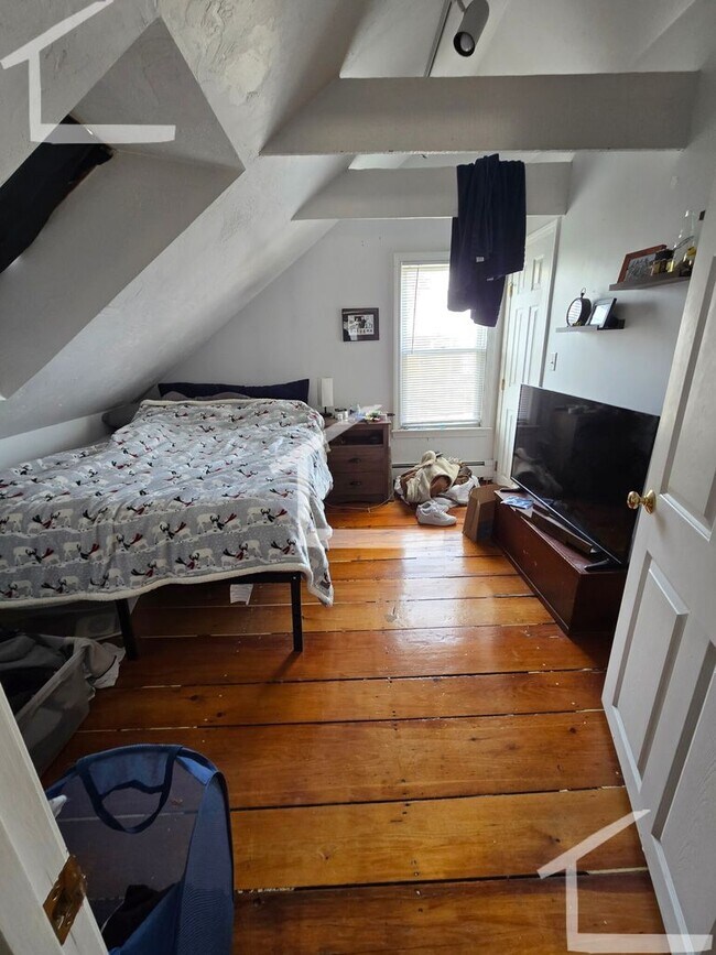 Foto del edificio - WATERTOWN 3 BED/2 BATH with LAUNDRY IN-UNI...