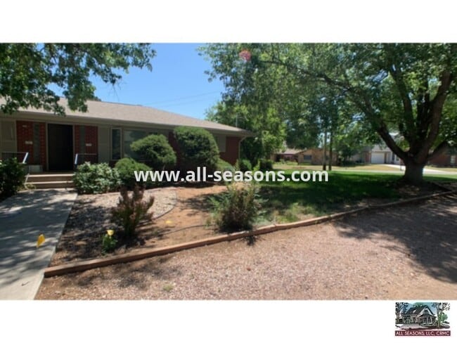 Spacious Duplex Unit near Old Broadmoor Rd - Spacious Duplex Unit near Old Broadmoor Rd House