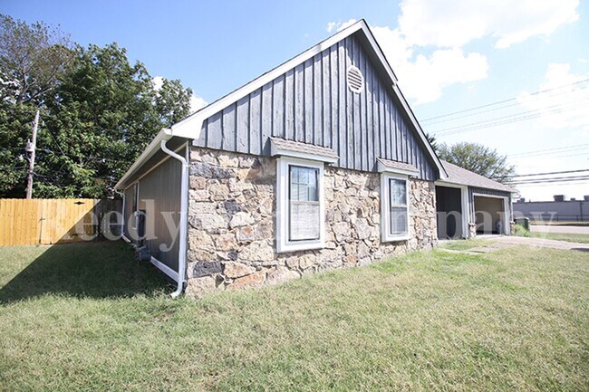 Foto del edificio - 4682 Sandy Park Dr