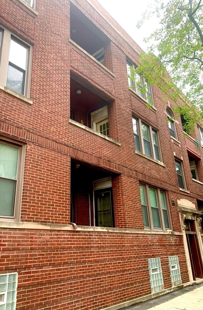 Foto del edificio - 3551 N Hamlin Ave
