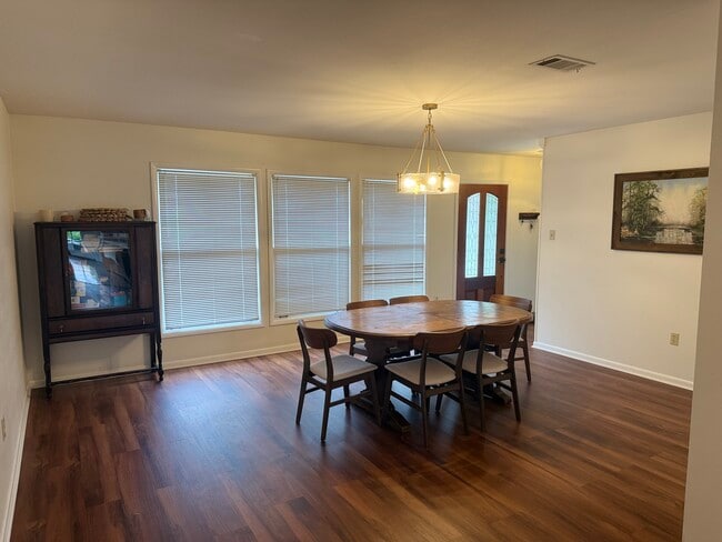 Dining room - 9446 High Point Rd
