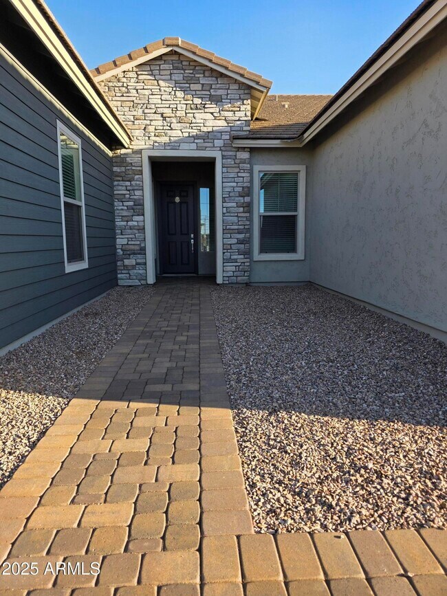 Building Photo - 7641 W Staghorn Rd
