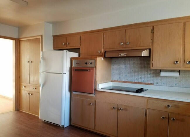 Kitchen - 4334 N 92nd St