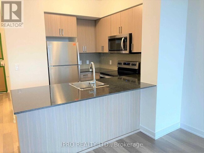 Photo du bâtiment - 1603-1603 Eglinton Ave W