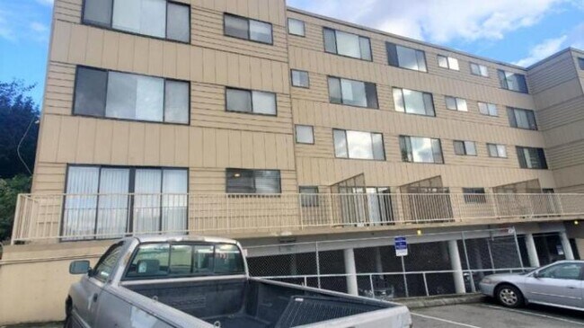 Building Photo - 1 bedroom in Seattle WA 98105