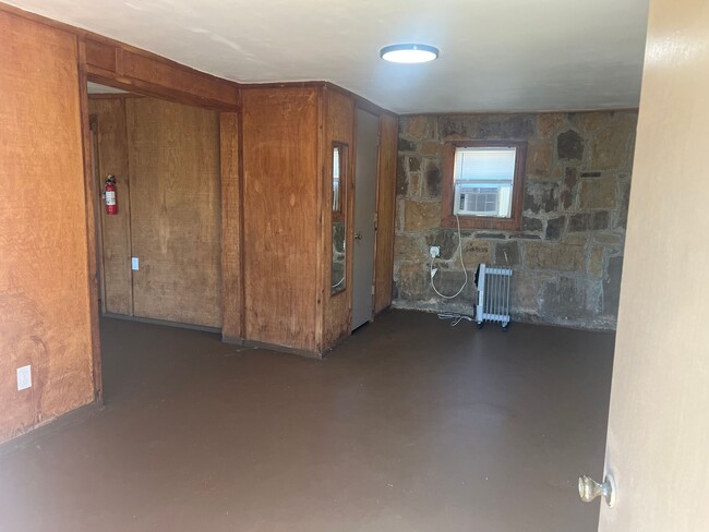 Building Photo - charming, convenient, and cozy downstairs studio