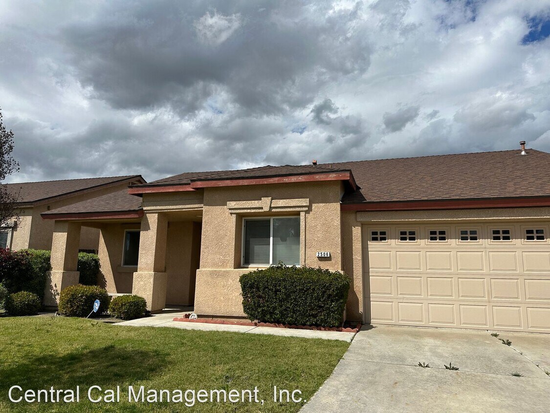4 br, 2 bath House 2506 Berkshire Rd House Rental in Bakersfield
