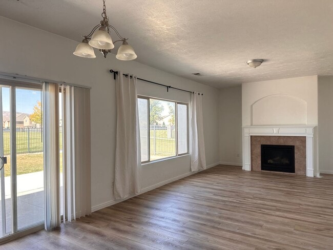 Building Photo - Great Lehi Home Now Available!