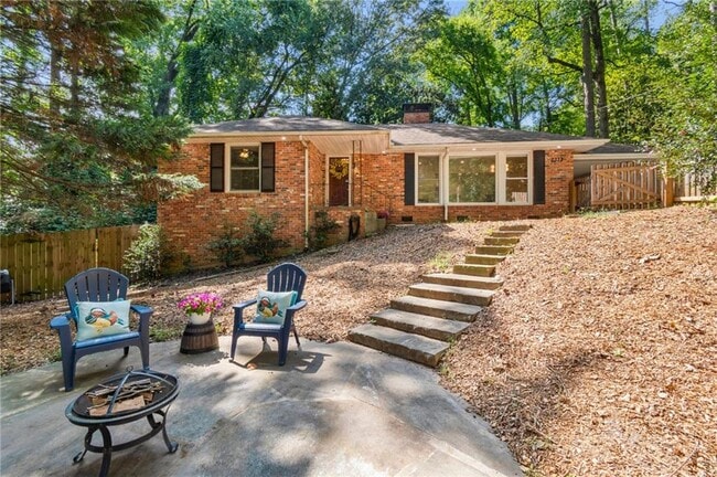 Building Photo - 2332 Tanglewood Cir NE