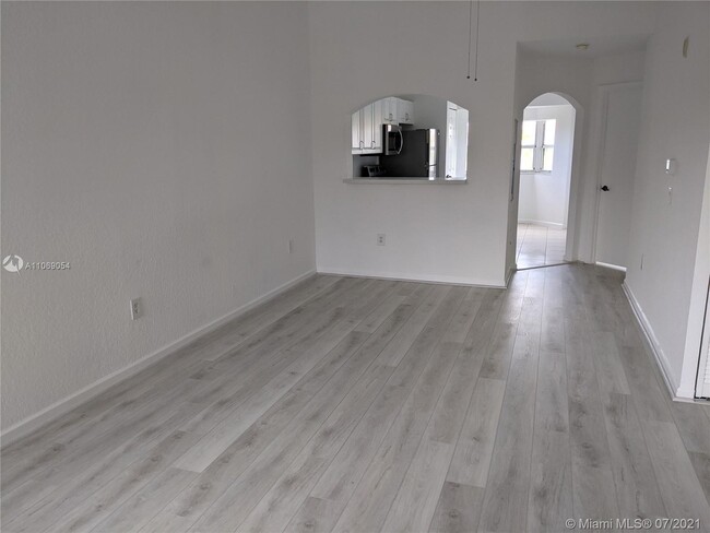 Building Photo - 3482 Briar Bay Blvd