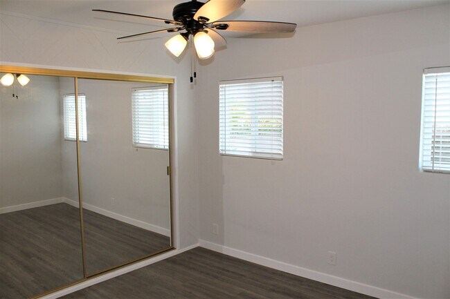 Building Photo - 2425 Sebald Ave