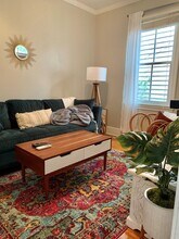 Building Photo - 109 Coming St