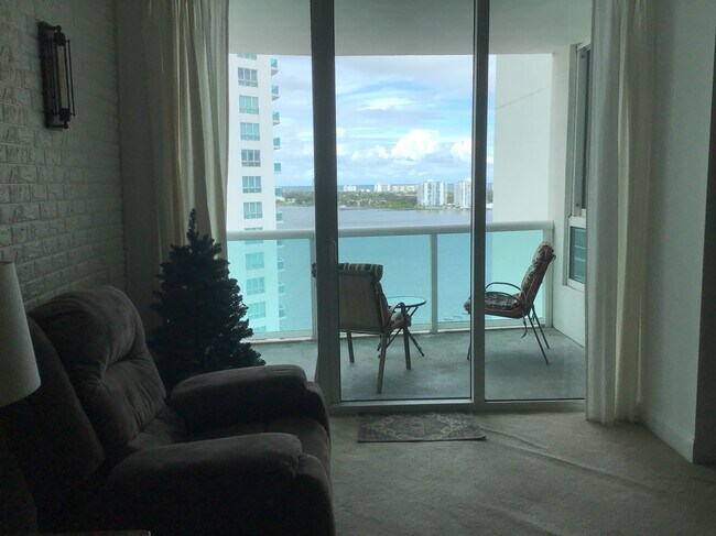 Foto del edificio - 231 Riverside Dr