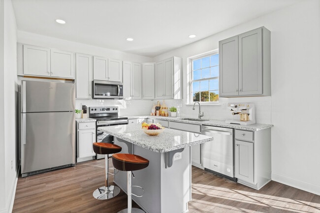 Building Photo - 960 Lorewood Grove Rd