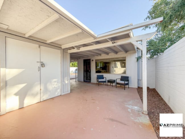 Foto del edificio - Furnished 1/1 Phoenix Triplex Unit - Comfort &amp; Convenience!