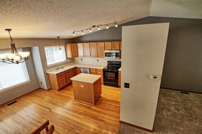 Foto del edificio - 4 bed 3 bath home in Clarke Farms Parker
