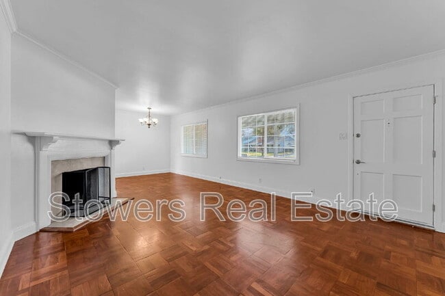 Building Photo - 1718 Mary Dr