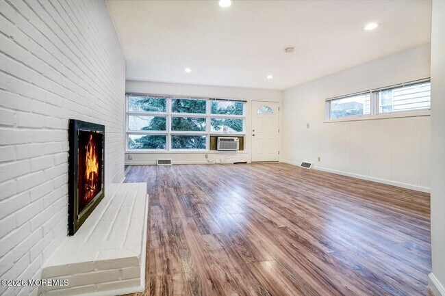 Foto del edificio - 59 Lakewood Rd