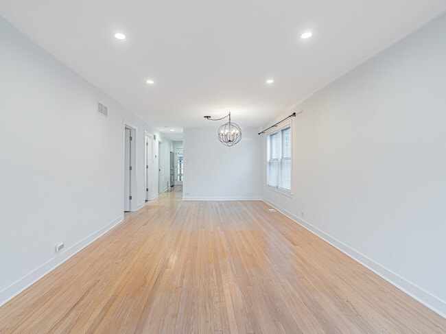 Building Photo - 7107 N Melvina Ave