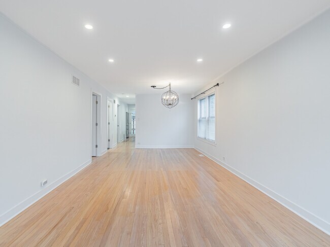 Foto del edificio - 7107 N Melvina Ave