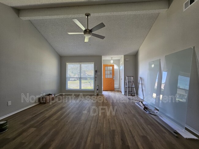 Foto del edificio - 3012 Timothy Ln