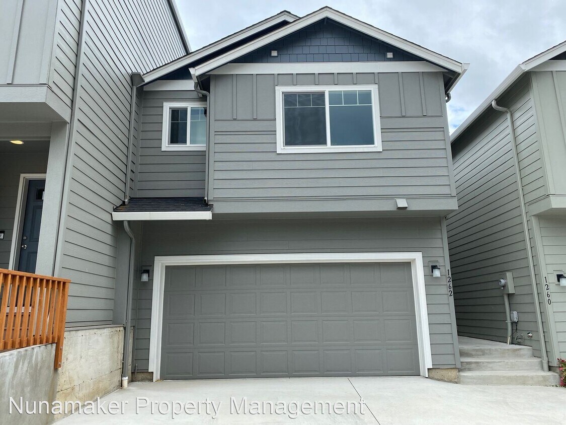 3 br, 2.5 bath House 1262 S.E. Windsong House Rental in Cascade