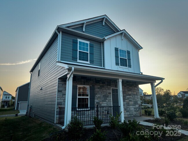 Foto del edificio - 211 Orson Oaks Ln