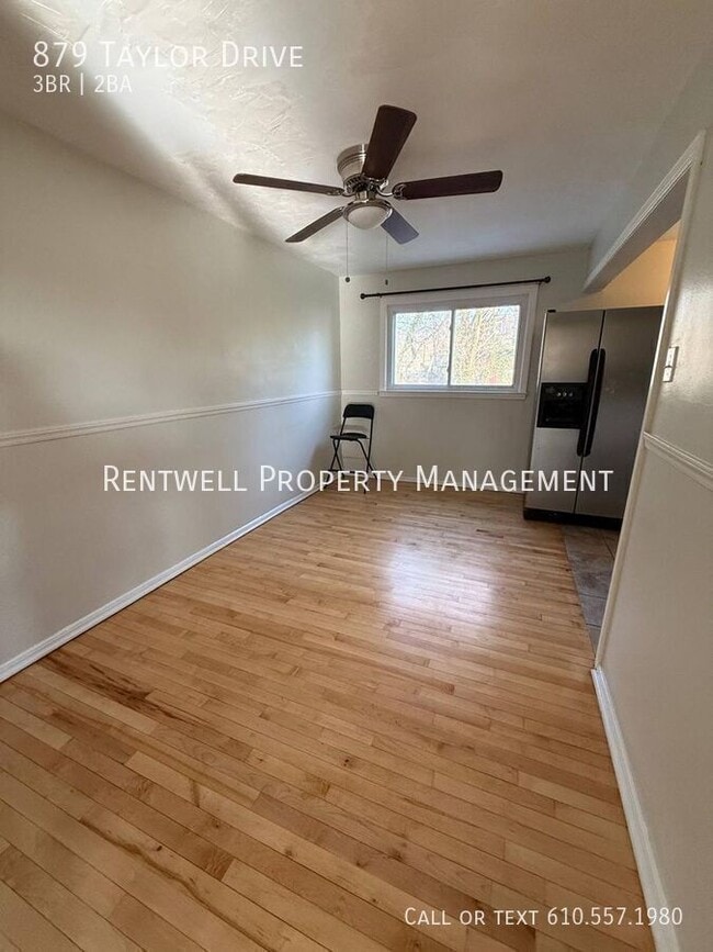 Photo - 879 Taylor Dr House