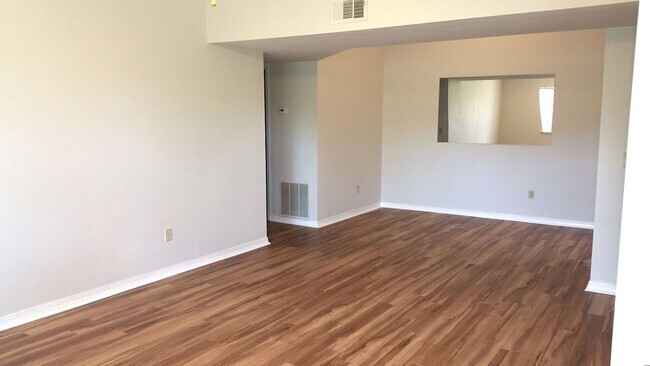 Building Photo - FOR RENT 3 Bedroom 2 bathroom upper floor ...
