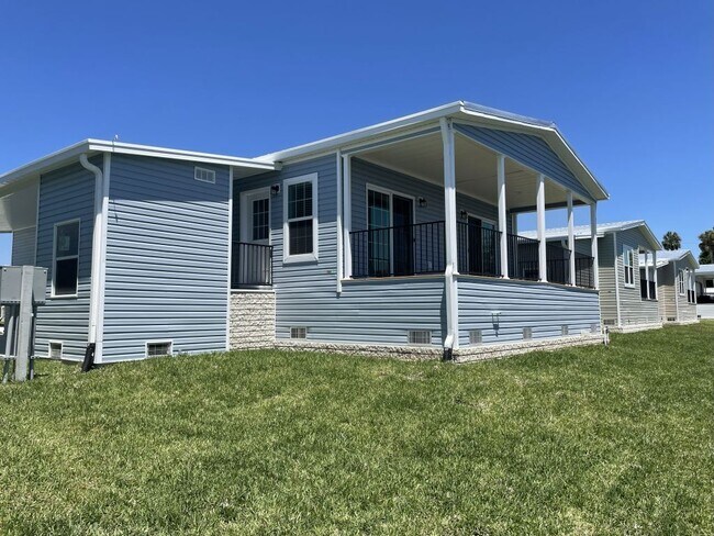 Foto del edificio - 5652 Blue Harbor Dr