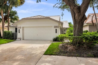 Building Photo - 233 River Park Dr