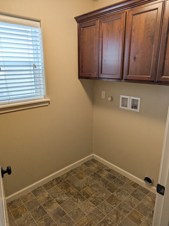 Building Photo - GERANIUM4142