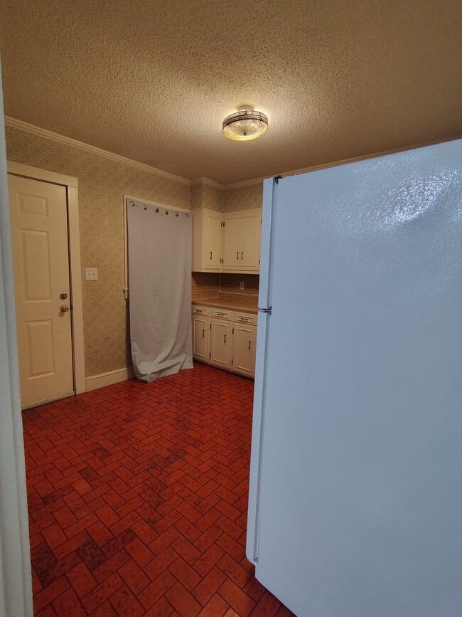Kitchen - 121 3rd Ave NE