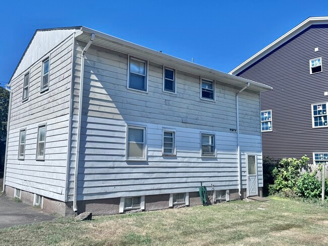 Building Photo - 40 Mettler St